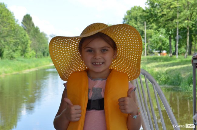 Скільки коштує покататися на човні і поїсти морозива у «Луцькій Венеції». ФОТО