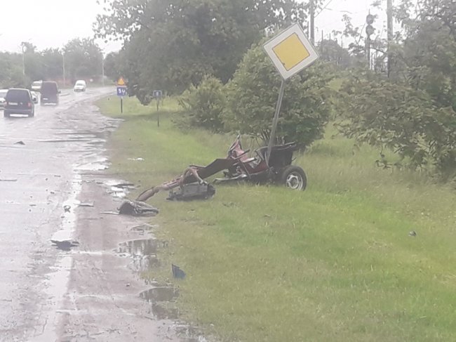 У селі Дачне – масштабна ДТП за участю трьох автівок. ФОТО