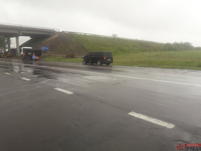 У селі Дачне – масштабна ДТП за участю трьох автівок. ФОТО