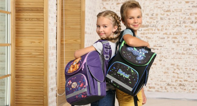 Як правильно носити шкільний рюкзак?