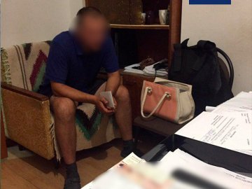 Луцькі патрульні відмовились від двох тисяч гривень хабара. ФОТО. ВІДЕО