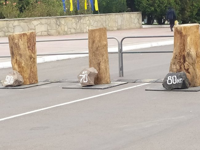 «Козацькі розваги»: у місті на Волині спортивні змагання приурочили до Дня захисника України. ФОТО