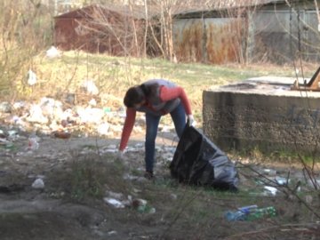 Луцьк продовжують прибирати від сміття. ВІДЕО