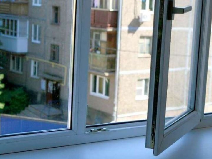 У Луцьку на Кравчука з шостого поверху випав чоловік: він загинув