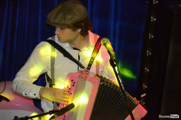 «Чорний бумер», «Харизма» і «Мурка»: в Луцьку знову виступав Seryoga. ФОТО