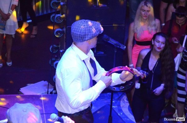 «Чорний бумер», «Харизма» і «Мурка»: в Луцьку знову виступав Seryoga. ФОТО