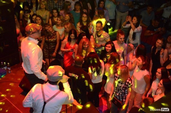 «Чорний бумер», «Харизма» і «Мурка»: в Луцьку знову виступав Seryoga. ФОТО