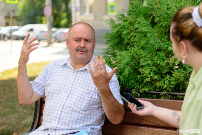 Мерія ледь не спалахнула, а в тролейбуса з’їхали «роги»: як над Луцьком вперше піднімали синьо-жовтий стяг