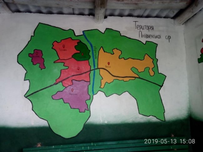 На Волині селяни перетворили зупинку у витвір мистецтва. ФОТО