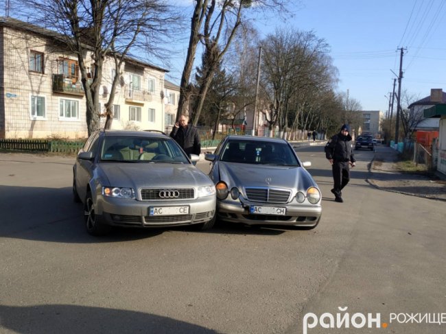 У Рожищі  дорогу не поділили Audi та Mercedes. ФОТО