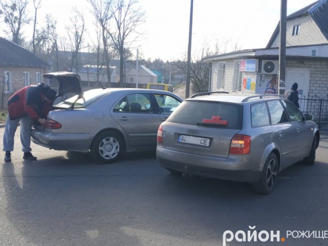 У Рожищі  дорогу не поділили Audi та Mercedes. ФОТО