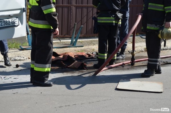 У центрі Луцька в авто стався вибух. ФОТО