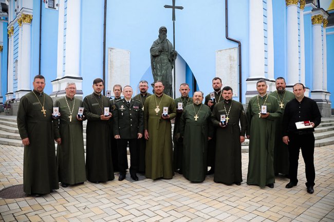 Митрополит Епіфаній нагородив медаллю капелана луцьких нацгвардійців