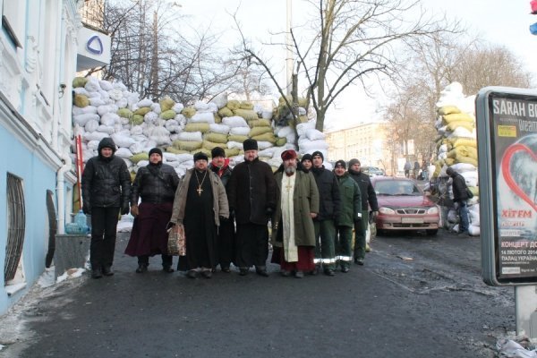 Волинські священики побували на Євромайдані. ФОТО