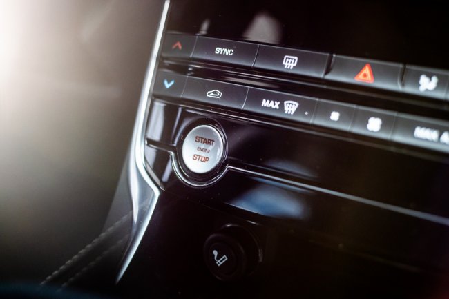 Чому деякі авто на українському ринку дешевші, ніж авто «під ключ» з-за кордону*