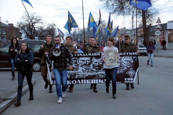 В Умані «Свобода» провела смолоскипний марш. ФОТО. ВІДЕО