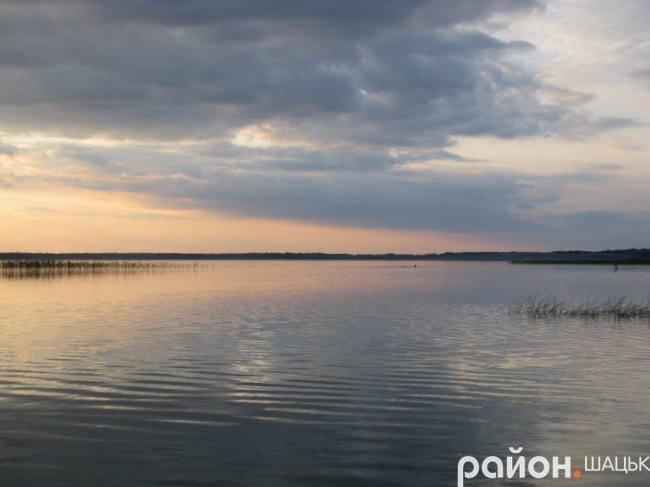 Палаюче небо: фото заходу сонця на Світязі