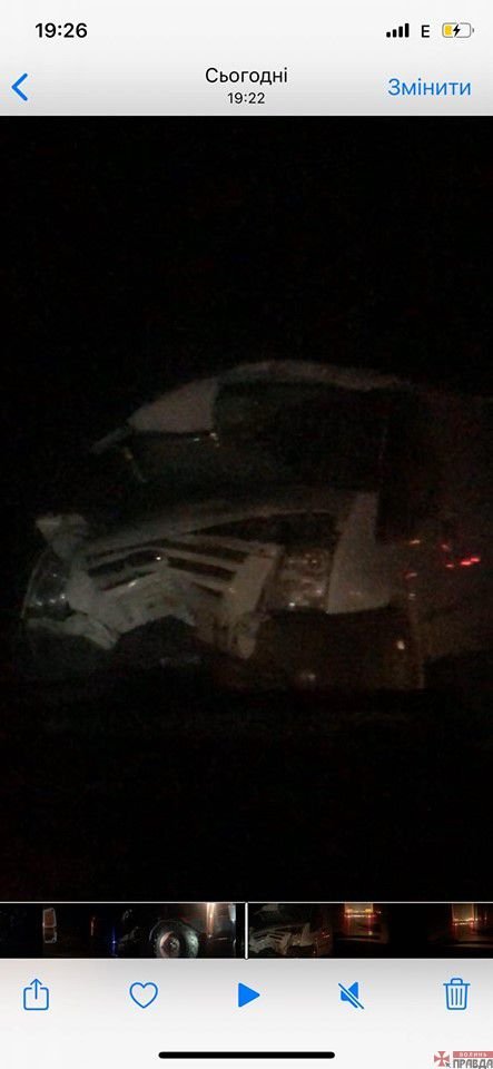 На трасі Луцьк-Маневичі зіткнулися трактор і бус