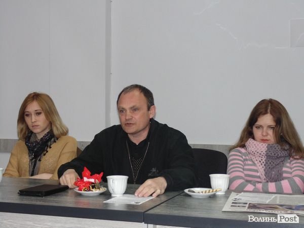 У Луцьку дискутували про «гідність» Волині та «безвихідь» Донбасу. ФОТО