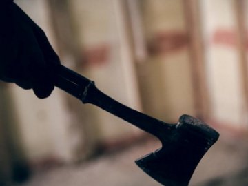 Увірвався в будинок із сокирою: волинянина судитимуть за розбій