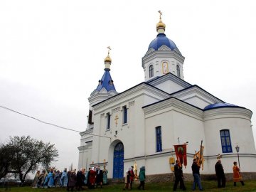 На Волині священик Московського патріархату намагається довести, що його незаконно виселяють з церковного будинку