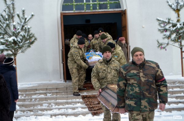 «Десантник пішов у небо»:  у Ківерцях поховали Героя Маріса Камінського
