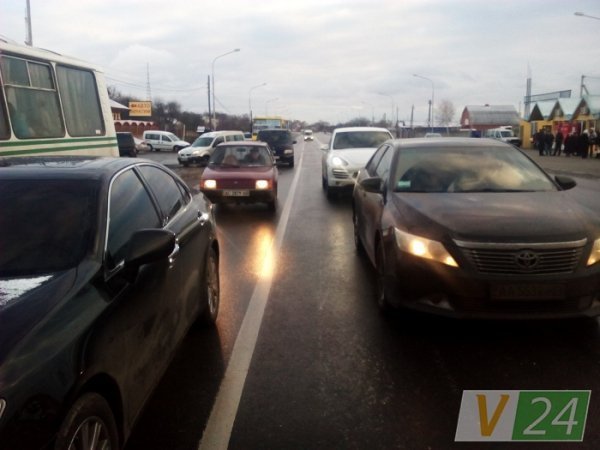 Під Луцьком перекривали дорогу через скорочення маршруту