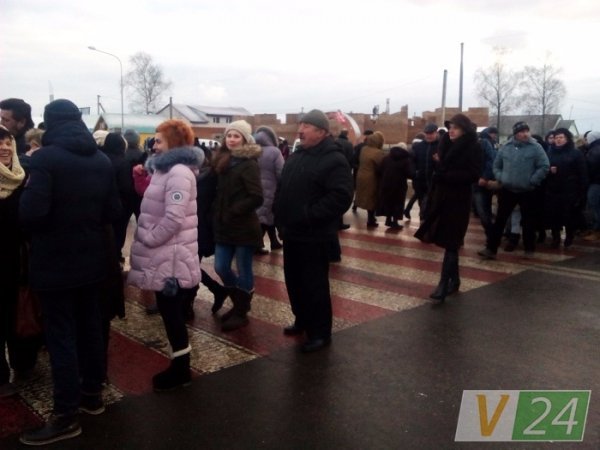 Під Луцьком перекривали дорогу через скорочення маршруту