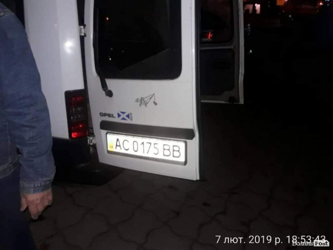 У Луцьку муніципали «прославили» чоловіка, який крав бруківку