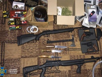 У Києві СБУ викрила угруповання, яке займалось контрабандою зброї. ФОТО