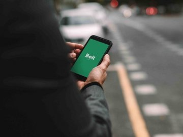 Забризкав пасажирку з 6-річною дитиною газовим балончиком: у Києві Bolt заблокував обліковий запис водія