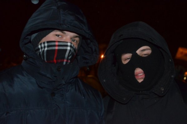 У центрі Луцька на честь Героїв Крут палав тризуб. ФОТО. ВІДЕО