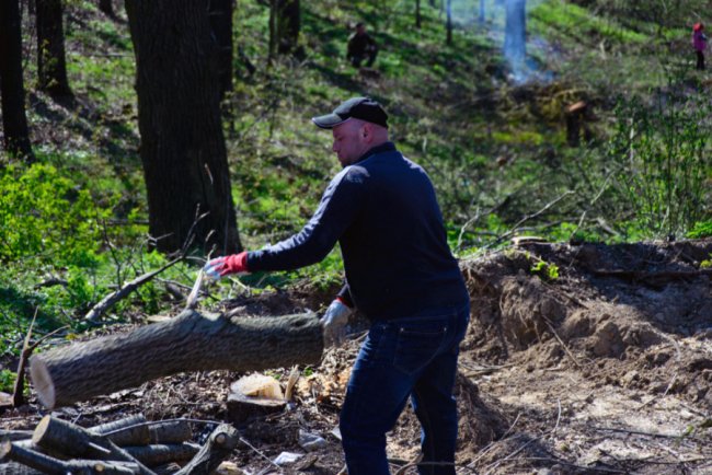 Єднання, праця та куліш: у селі під Луцьком організували толоку. ФОТО