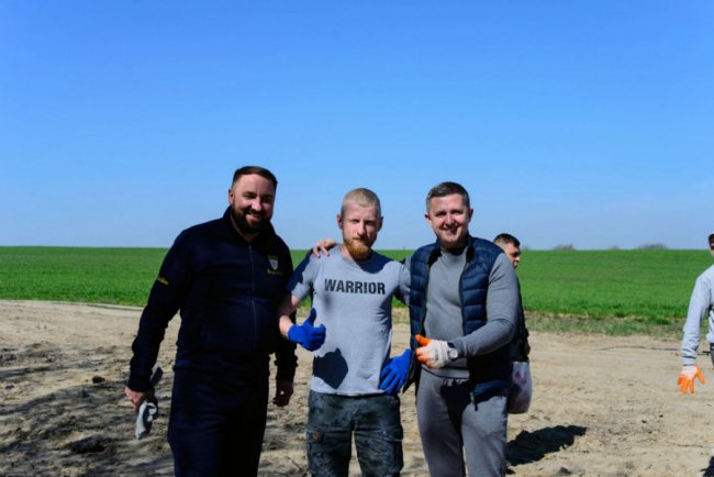 Єднання, праця та куліш: у селі під Луцьком організували толоку. ФОТО