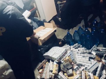 На Волині викрили схему незаконного експорту цигарок. ФОТО
