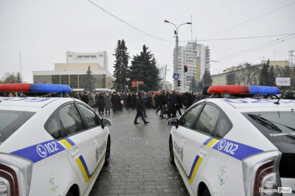 Фото прощання з міським головою Луцька Миколою Романюком