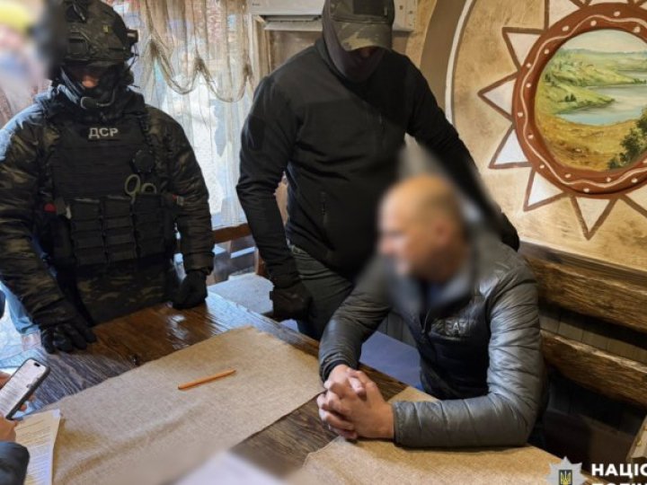 Посадовця «Укрзалізниці» затримали на хабарі у $100000