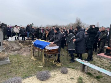 Сотні волинян провели в останню путь Героя Богдана Богуша