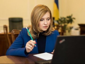 Олену Зеленську через коронавірус госпіталізували до лікарні