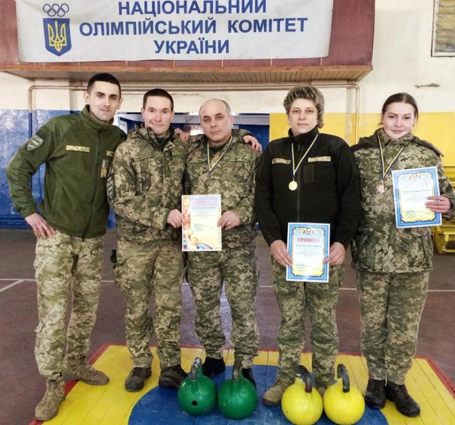 Військові волинської бригади перемогли на змаганнях з гирьового спорту. ФОТО