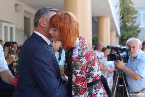 Перший дзвінок у луцькій школі пролунав із нотками суму. ФОТО