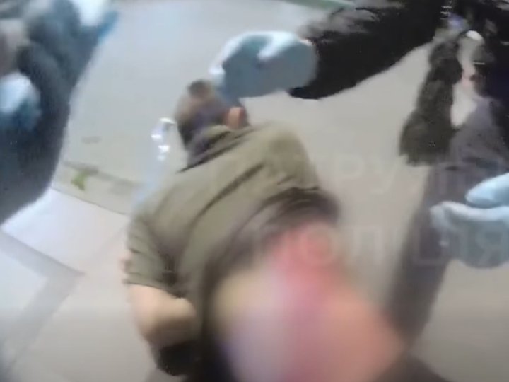 У Луцьку зловмисник чіплявся до жінки та встромив ножа у спину її захиснику