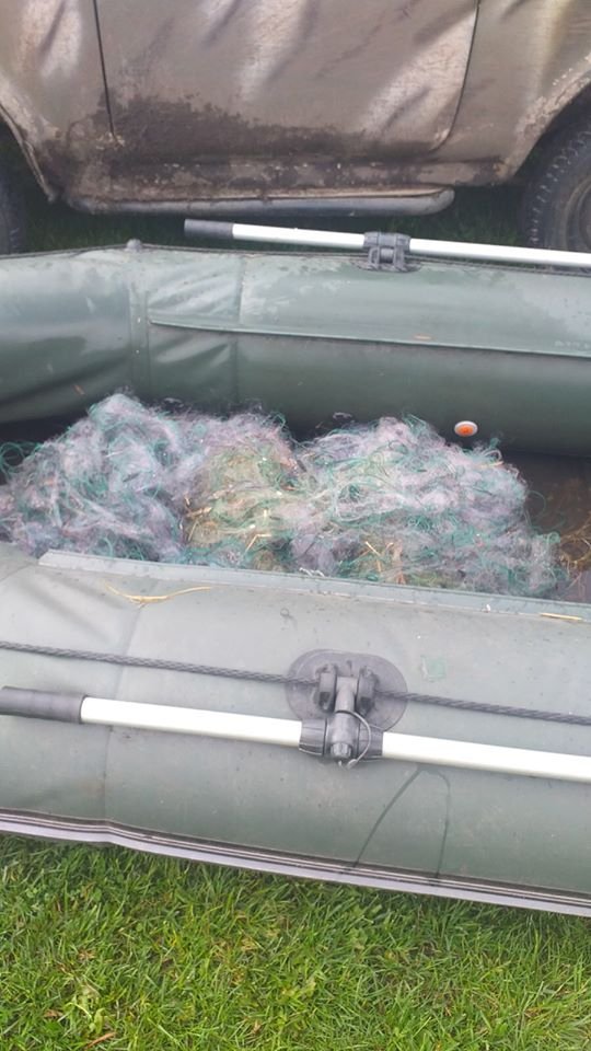 На волинському озері вилучили майже кілометр браконьєрської сітки. ФОТО