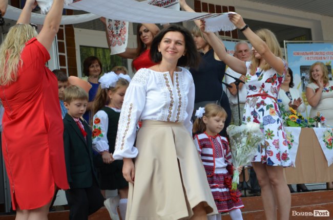 Перший дзвоник у луцькій школі №17. ФОТО