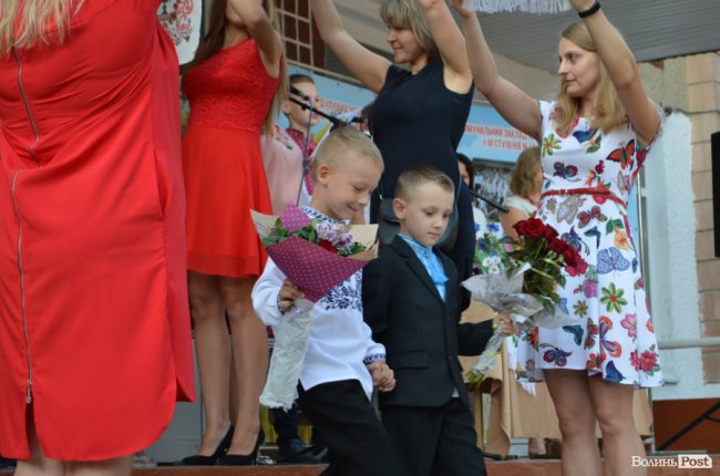 Перший дзвоник у луцькій школі №17. ФОТО