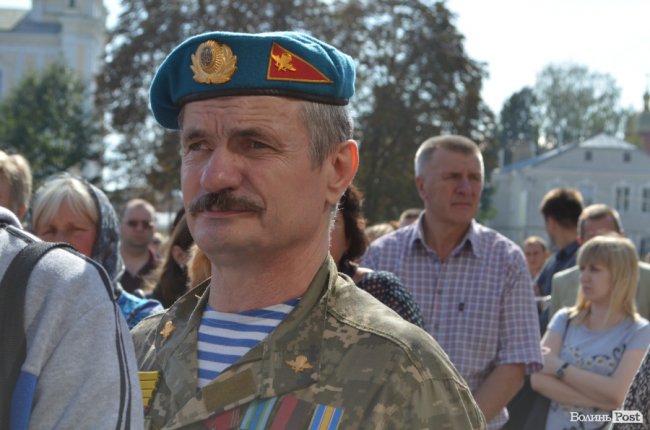 «Був сміливим, добрим і завжди допомагав»: у Луцьку попрощалися з Героєм Юрієм Лавренчуком. ФОТОРЕПОРТАЖ