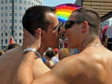 За пропаганду гомосексуалізму в Україні саджатимуть?