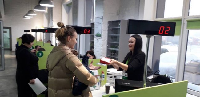 У волинському сервісному центрі клієнтам з дітьми вручали подарунки. ФОТО