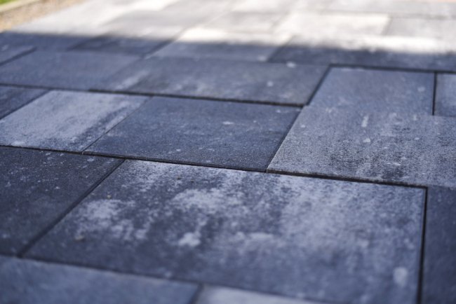 Бруківка кольору хром (з використанням чорного і білого барвників)