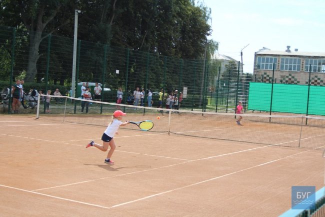 Стріт-бол, теніс і пляжний волейбол: як святкували ювілей волинського міста. ФОТО